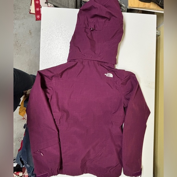 The North Face Women's Magenta Ski Jacket - Picture 3 of 5